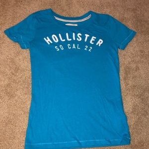 blue hollister t shirt